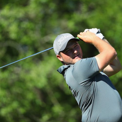 Zander Lombard moves into contention