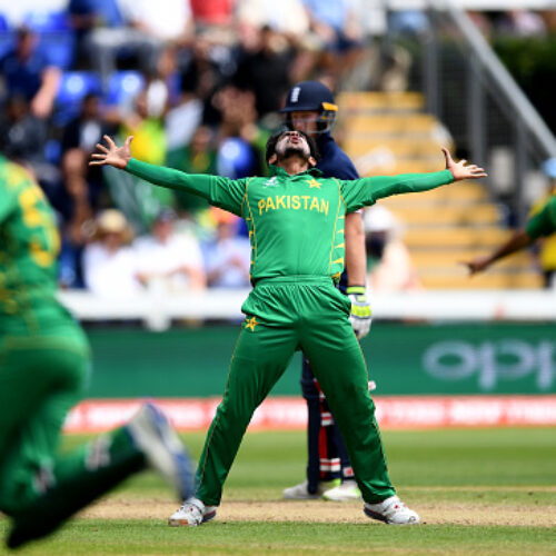 Pakistan pummel Poms to reach final