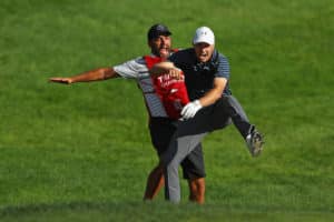 Read more about the article Spieth splashes out of bunker to win Travelers