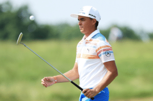 Read more about the article Fowler grabs early lead at US Open