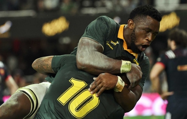 You are currently viewing Kolisi makes a statement