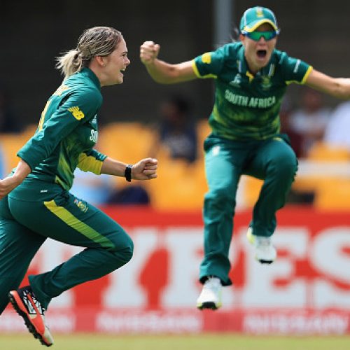 Van Niekerk, Lee crush India