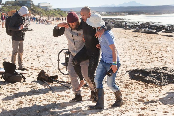 You are currently viewing Watch: Slater breaks foot in Jeffreys Bay