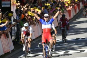 Read more about the article Demare wins stage as Thomas, Cavendish crash