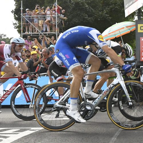 Kittel wins stage seven in photo finish