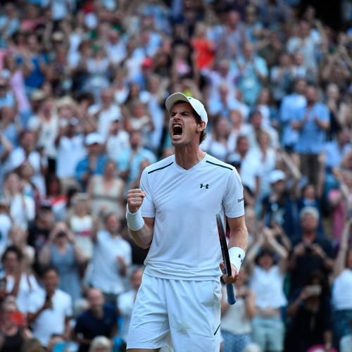 Murray survives Wimbledon scare