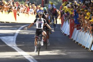 Read more about the article Matthews wins stage, Froome regains yellow jersey