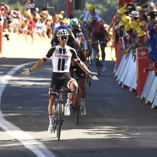 Matthews wins stage, Froome regains yellow jersey