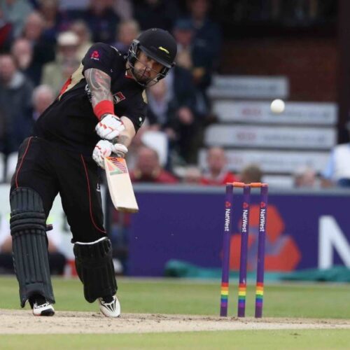 Delport ton guides Leicestershire through