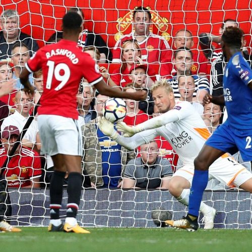 Man Utd edge Leicester