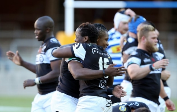 You are currently viewing Sharks grab late win at Newlands