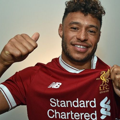 Liverpool sign Oxlade-Chamberlain from Arsenal