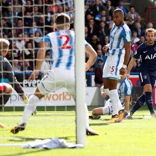 Tottenham cruise past Huddersfield