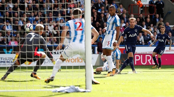 You are currently viewing Tottenham cruise past Huddersfield