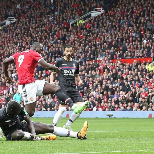 Man Utd thump Palace