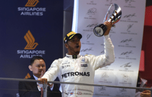Read more about the article Hamilton wins after Vettel crashes out