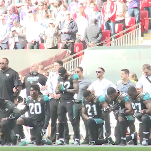 Watch: NFL players protest at Wembley