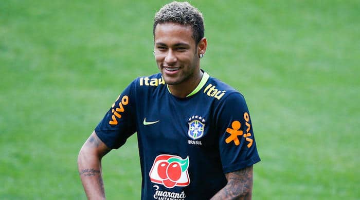 You are currently viewing Neymar makes surprise visit to Barcelona training