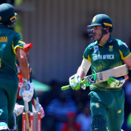 Du Plessis, Markram guide Proteas to 369-6