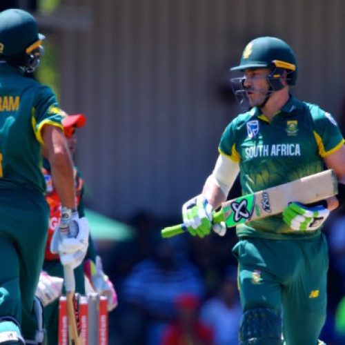 Du Plessis, Markram guide Proteas to 369-6