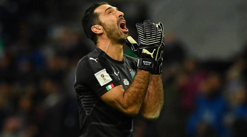 You are currently viewing Tearful Buffon retires from international duty