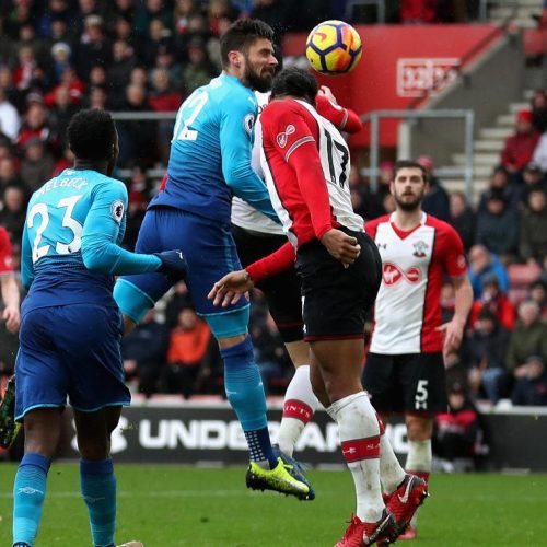 Giroud rescues point after Austin strike
