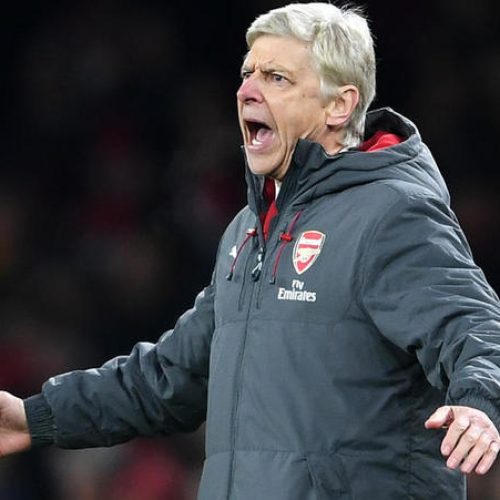 Wenger refuses to give up on title