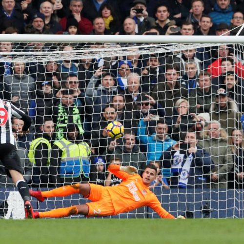 Hazard shines as Chelsea sink Newcastle