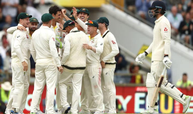 You are currently viewing Australia close in on Ashes series win