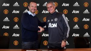 Read more about the article Mourinho signs United contract extension