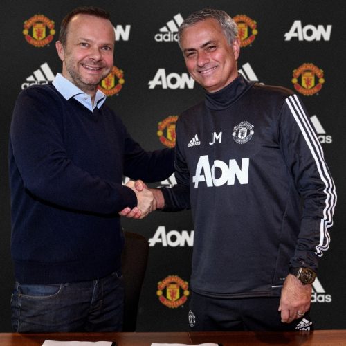 Mourinho signs United contract extension