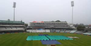 Read more about the article Play abandoned at Newlands