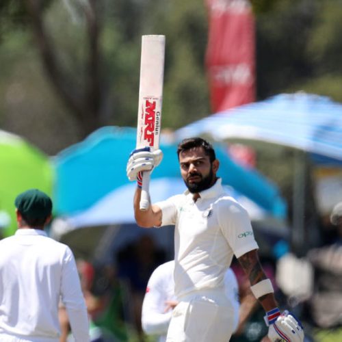 Kohli keeps India in contest