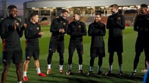Read more about the article Messi, Pique welcome Coutinho to Barca training