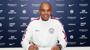 Read more about the article Fernandinho signs contract extension at City