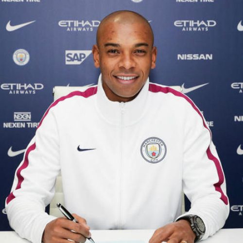 Fernandinho signs contract extension at City