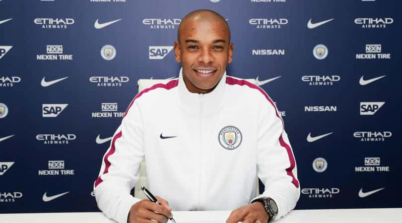 You are currently viewing Fernandinho signs contract extension at City