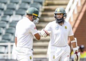 Read more about the article Amla 50 keeps Proteas in contest