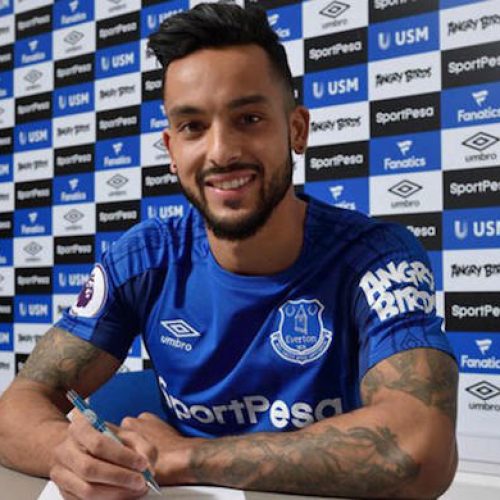 Everton sign Walcott from Arsenal