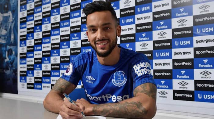 You are currently viewing Everton sign Walcott from Arsenal
