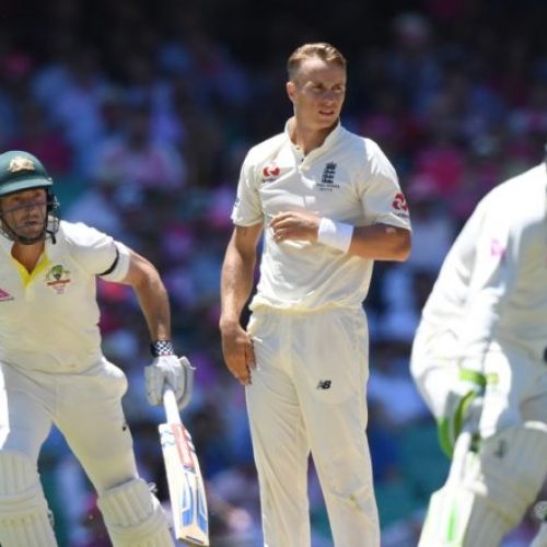 Australia build a fortress at the SCG