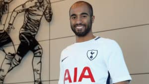Read more about the article Moura switches PSG for Spurs