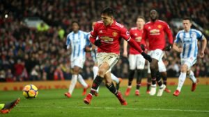Read more about the article Sanchez scores to wrap up United win