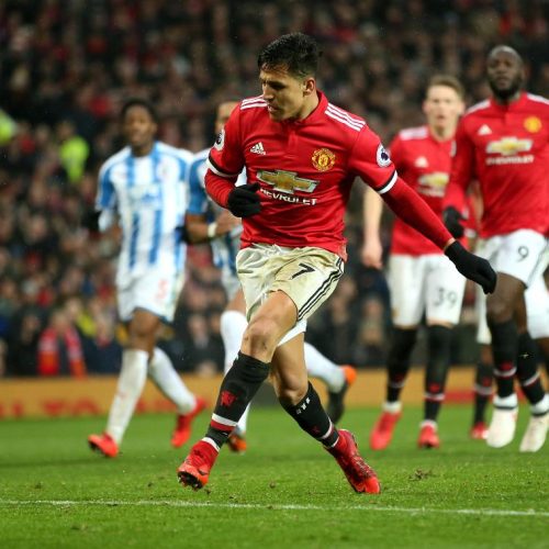 Sanchez scores to wrap up United win