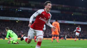 Read more about the article Ozil signs long-term Arsenal deal