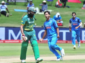 Read more about the article India squeeze fragile Proteas