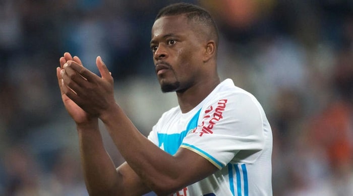 You are currently viewing Evra reunites with Moyes at West Ham