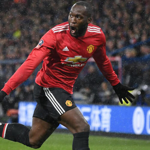 Man Utd edge Huddersfield