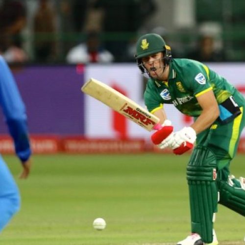 Knee injury rules AB de Villiers out of series
