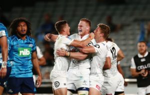 Read more about the article Superb Sharks smash Blues